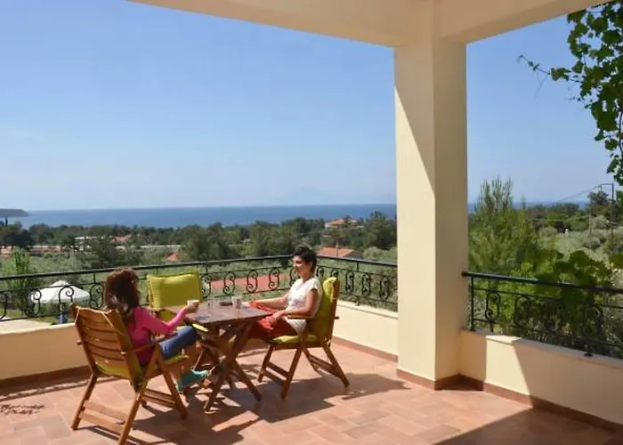 'στη γειτονιά του φεγγαριού'