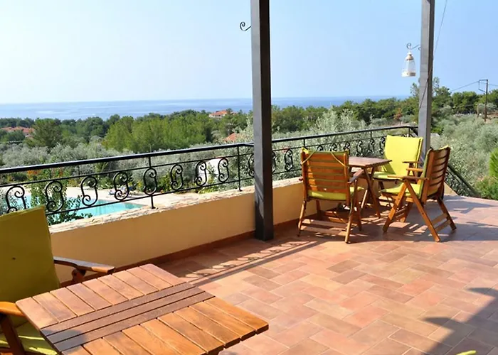 'στη γειτονιά του φεγγαριού' Ποτός