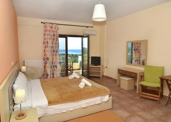 'στη γειτονιά του φεγγαριού' 3*